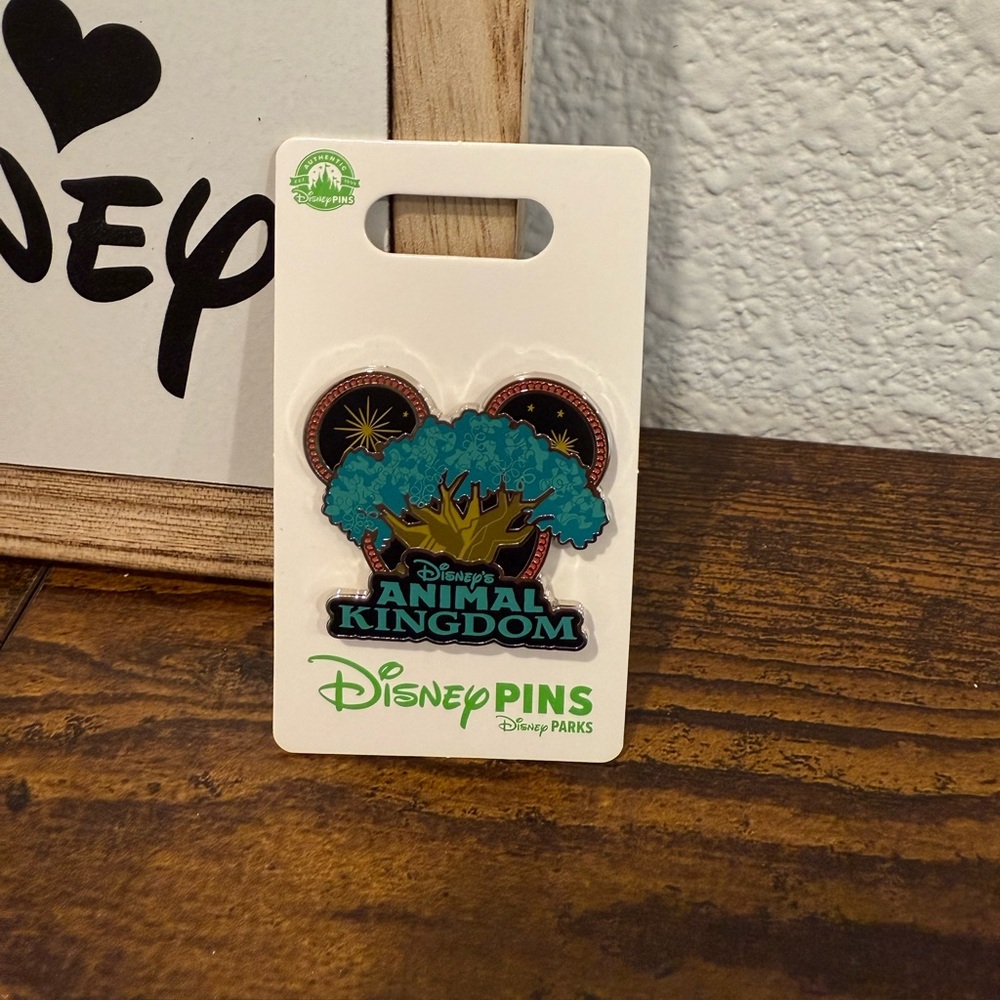 Animal Kingdom Disney world pin NWT